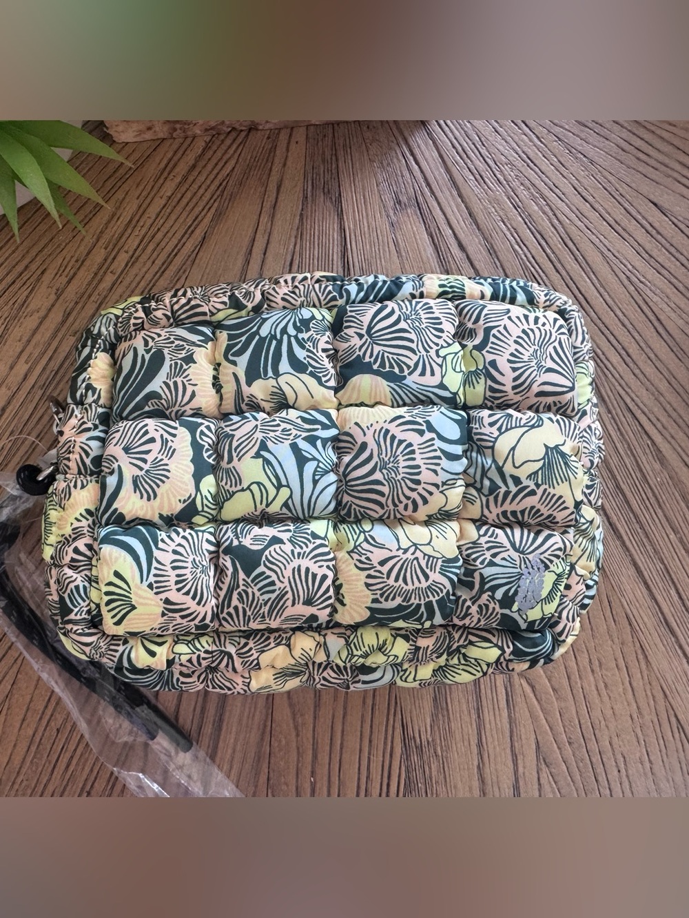FP Movement Quilted Mini Pouch | Dense Floral - Picture 5 of 7